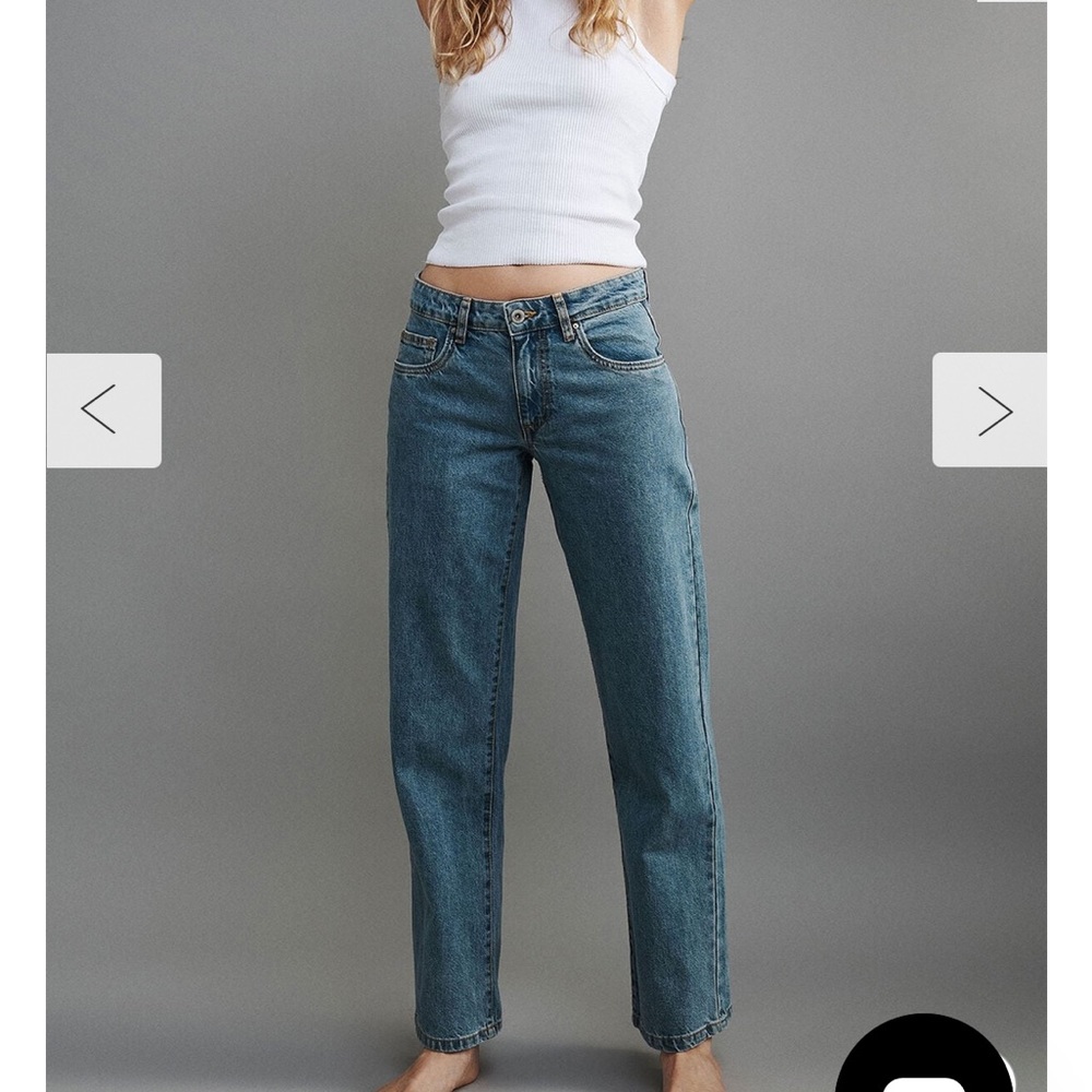 Low rise blue jeans straight leg in off shore blue color